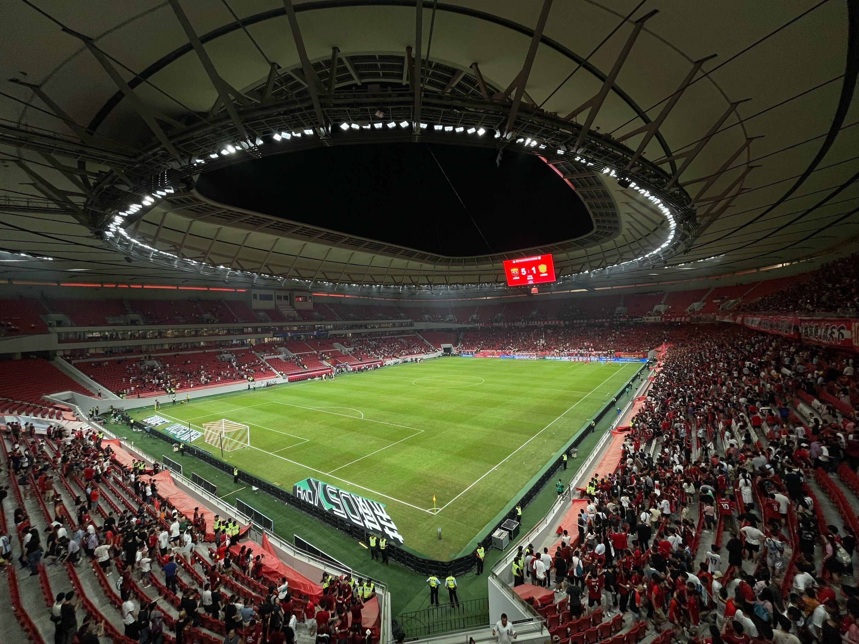 上海主场氛围热烈(上海主场氛围热烈的餐厅)